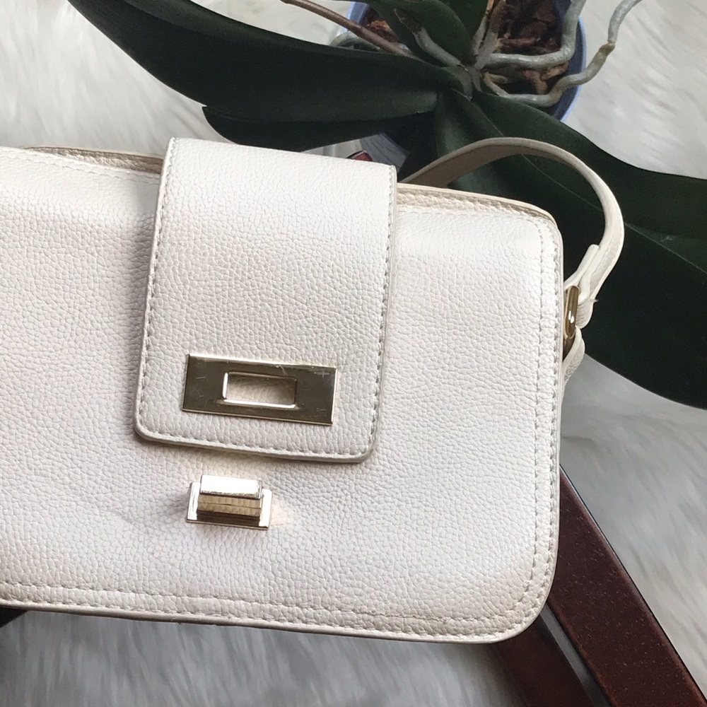 🩸Forever21 Crossbody White/Black 💋 - Picture 1 of 13